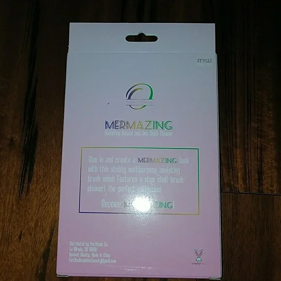 Mermaid Tail Sculpting Brush and Cleaner Teal NEW - Picture 3 of 3